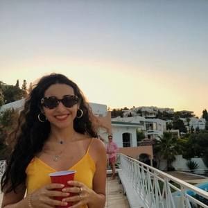 Meet your Posher, Khadija